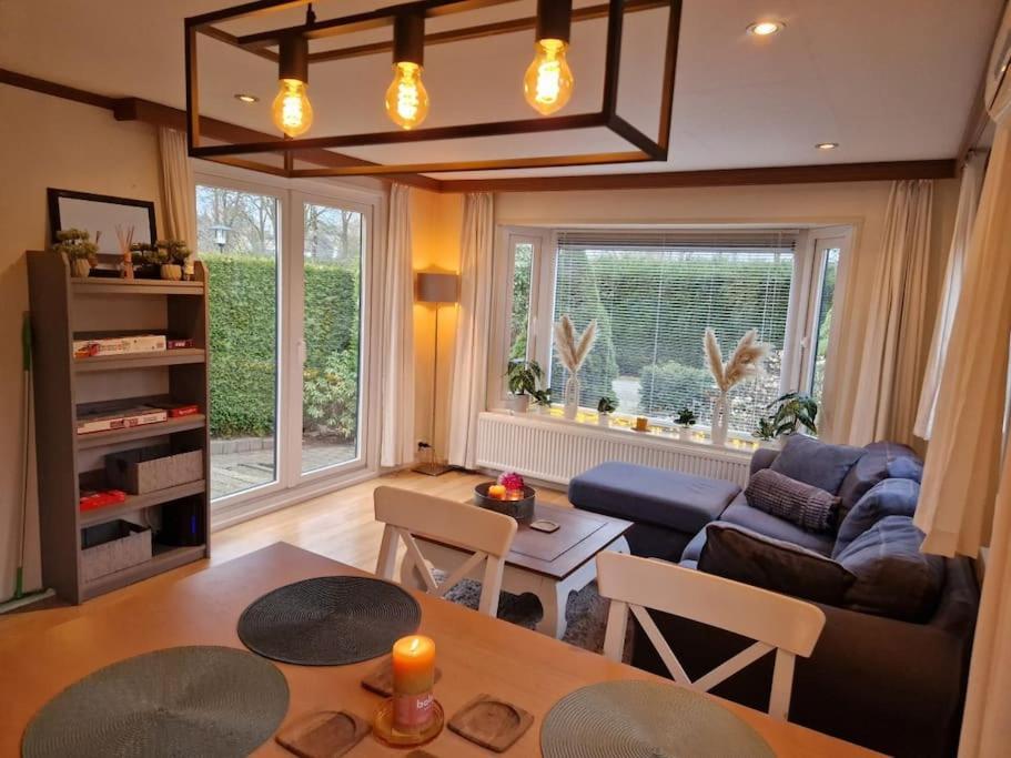 Chalet Voorzien Van Alle Gemakken In Een Bosrijke Omgeving Voorthuizen Exterior foto