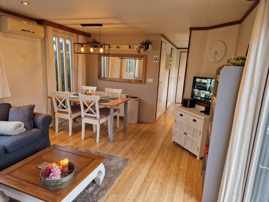 Chalet Voorzien Van Alle Gemakken In Een Bosrijke Omgeving Voorthuizen Exterior foto